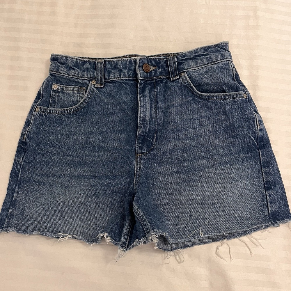 Urban Outfitters BDG Denim Shorts Mid Rise Sz 26 Blue Jean Cut Offs - Picture 1 of 8